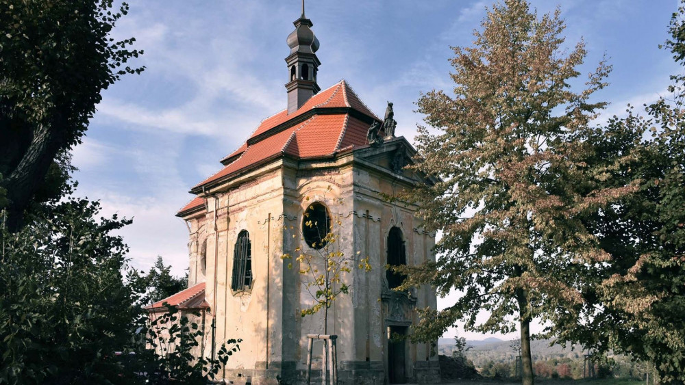 Kaple sv. Jana Nepomuckého ve Sloupu