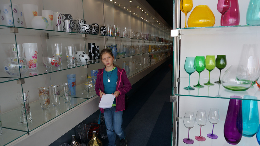 Showroom Crystalexu v Novém Boru (viz foto) není veřejnosti běžně přístupný, ale podniková prodejna je neméně reprezentativní. 