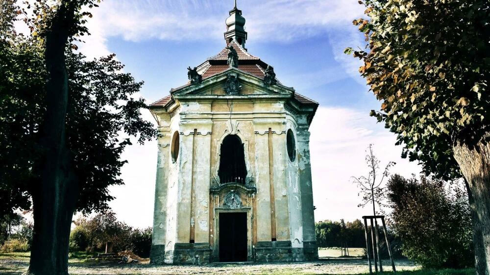 Kaple sv. Jana Nepomuckého ve Sloupu
