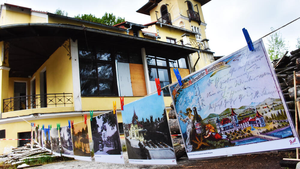 Zámeček z 90. let 19. století v dobách největší slávy a dnes.