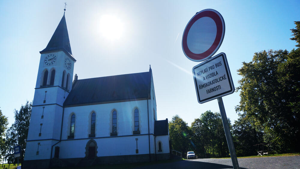 Kostel Božského Srdce Páně v Horním Maxově.