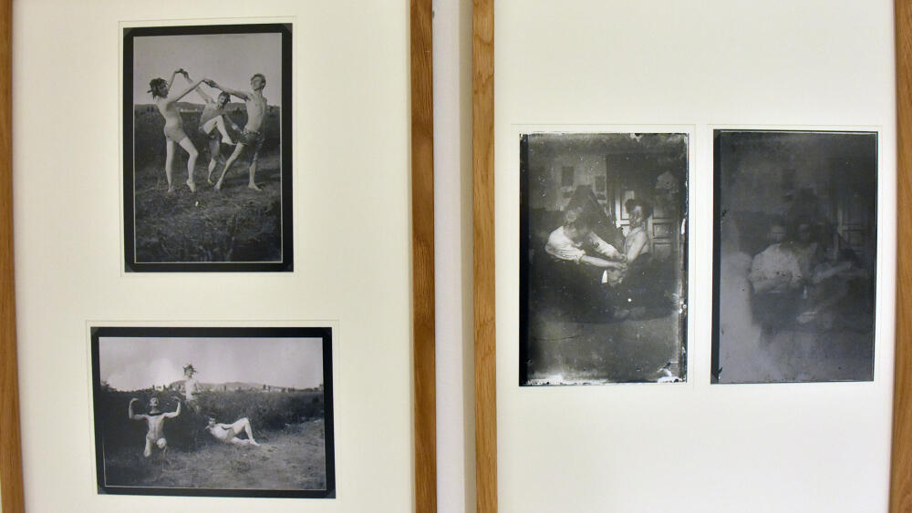 Inscenované fotografie Váchal tvořil zejména v počátečním období.