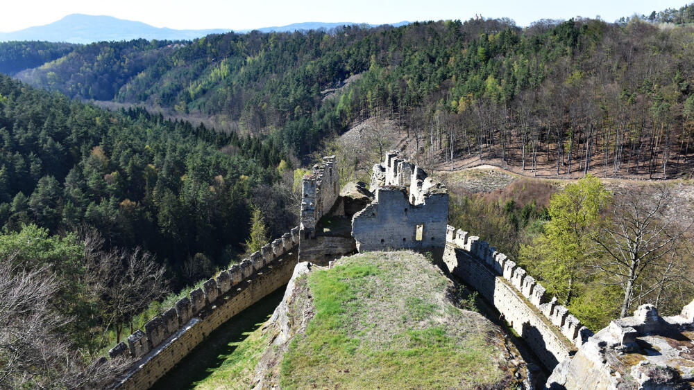 Helfenburk, pohled z věže směrem na západ.