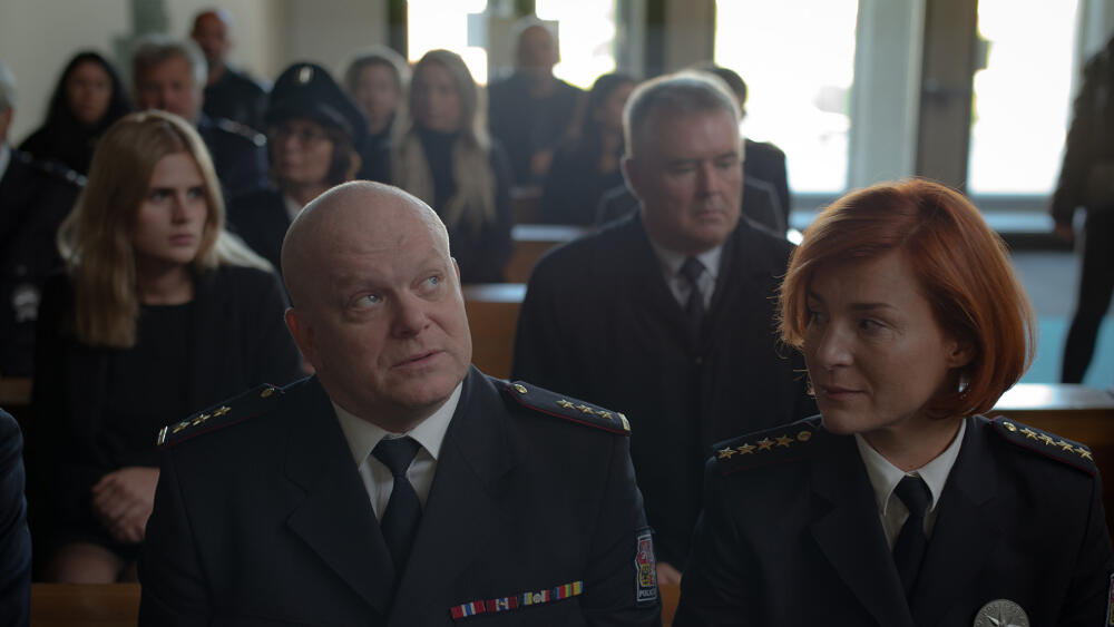 Z natáčení televizního seriálu Zrádci. Lenka Krobotová a David Novotný. Foto: Martin Douba.