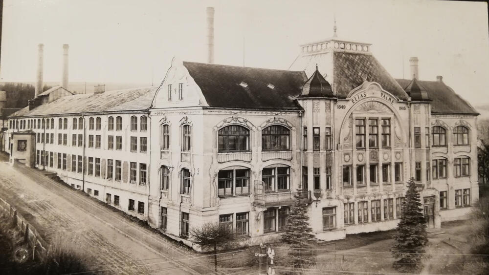 Skleněný zámek Eliáška v roce 1947. (Zdroj: Wikimedia Commons)