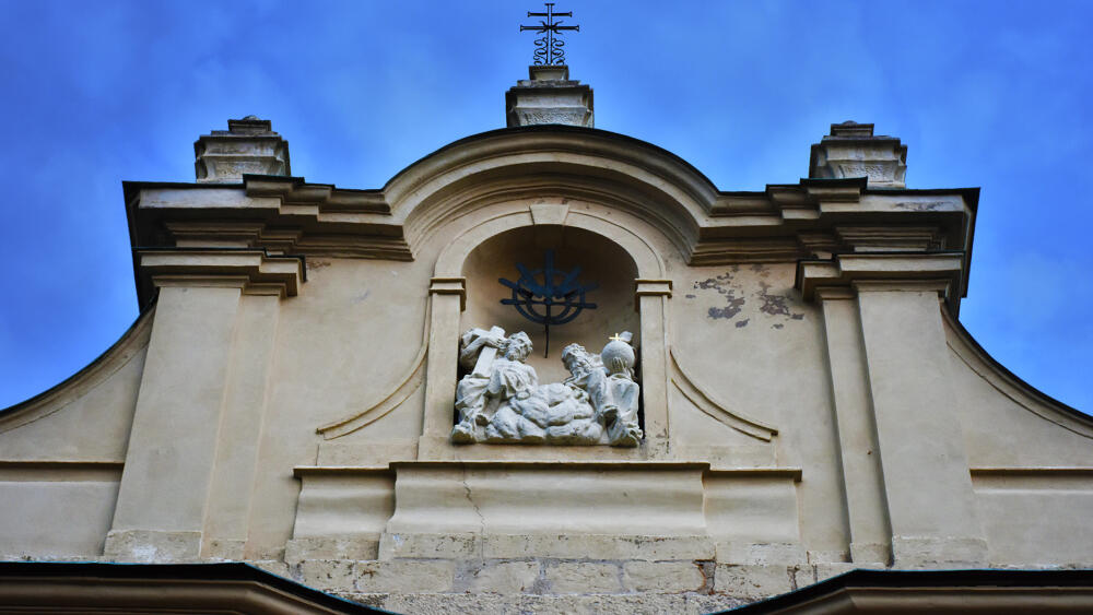 Průčelí kostela Nejsvětější Trojice.