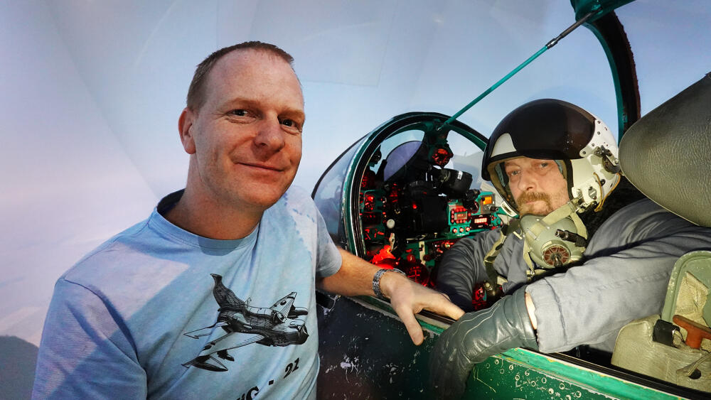 Petr Bílý (vlevo), Jindřich Machalínek a jejich dítě.