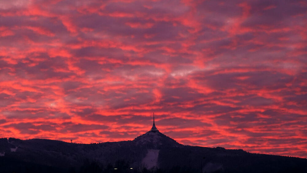 Netypický, ale velmi názorný západ Slunce, pro náš nadvěsek mozkový pradávný spínač tvorby melatoninu.