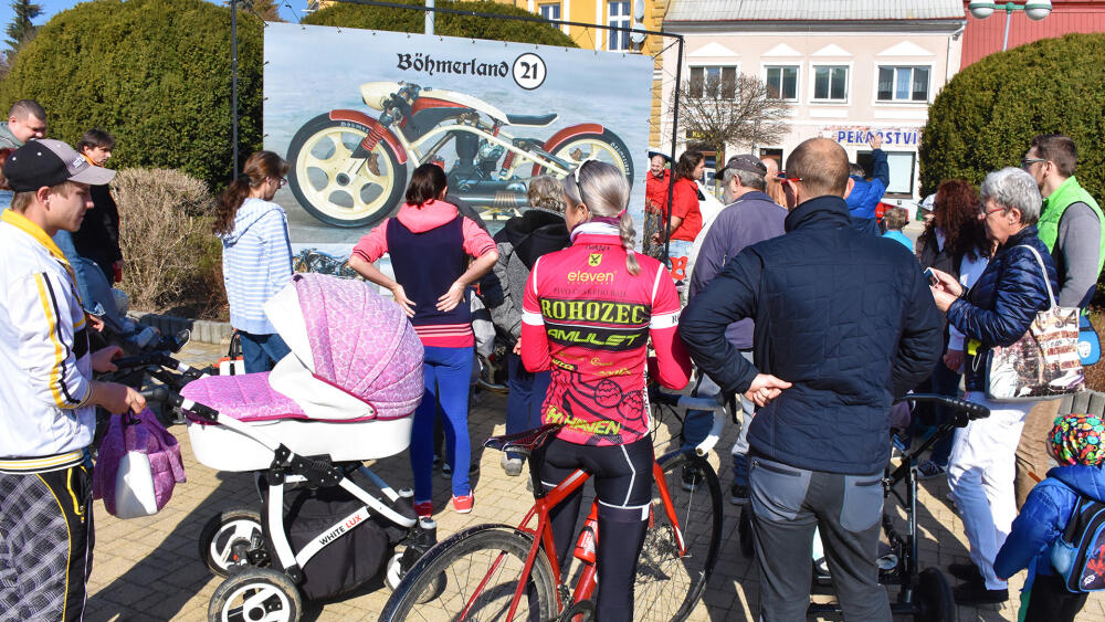 Stroje Böhmerland jsou na motoristických akcích tradičně středem pozornosti. Zájem veřejnosti překvapil i Petera Knoblocha. (Foto: Mad)