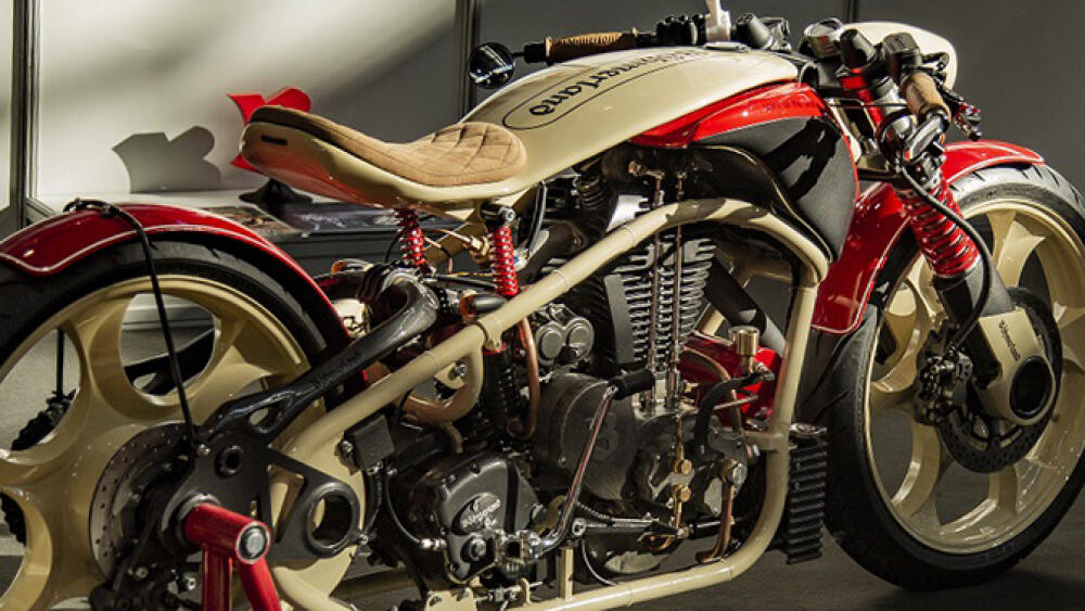 Na tradici je navázáno do nejmenšího detailu, i motor Böhmerlandu 21 vychází z původní konstrukce. (Fotografii ze svého archivu laskavě poskytl Peter Knobloch.)