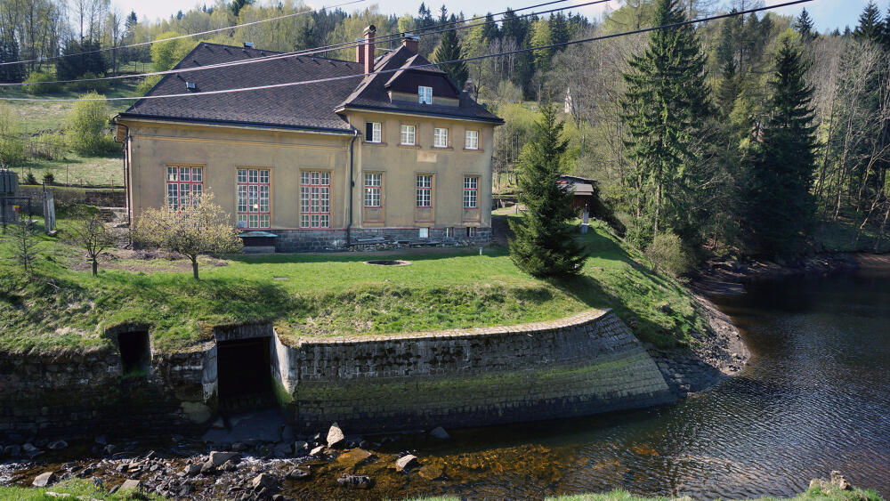Elektrárna Rudolfov, pohled od silnice.