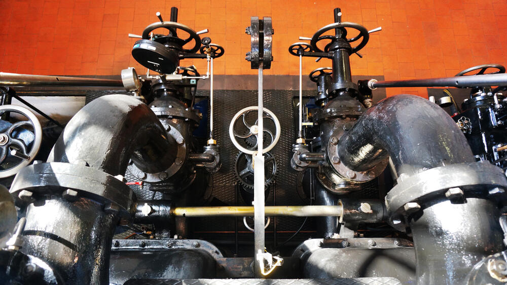 V roce 1925 chytře navržené a kvalitně vyrobené soustrojí po drobných úpravách stále šlape perfektně. Zakomponovat se podařilo i řidicí elektroniku a moderní poruchovou automatiku. 