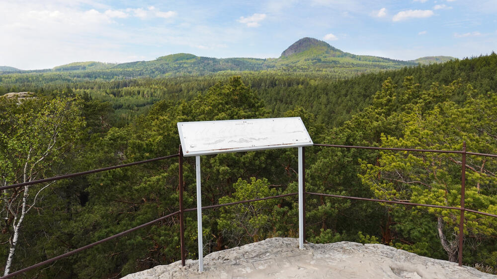 Vyhlídka nabízí téměř kruhové panoráma širokého okolí. Jestli zde bylo popraviště, nabídlo odsouzeným krásné poslední okamžiky života.