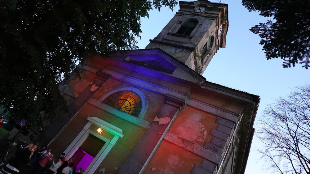 V pátek (12.6.2020) ke Skleněné zahradě přibyl Křišťálový chrám. 