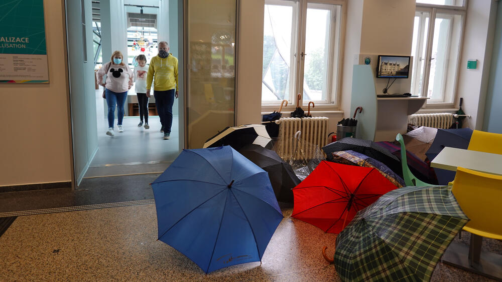 Ačkoliv hustě pršelo, návštěvnost byla hned první den velmi slušná.