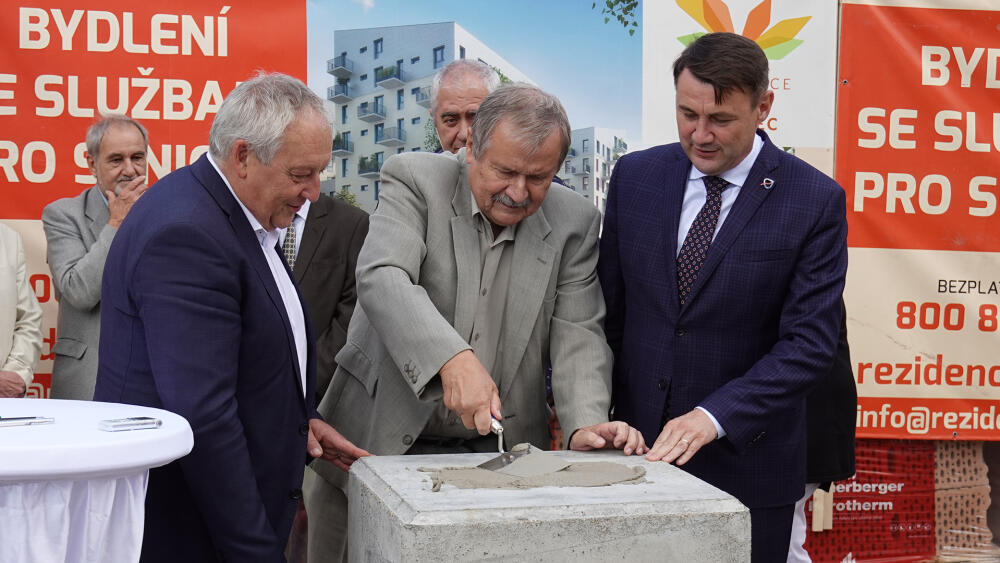 Z leva do prava: Liberecký primátor současný, emeritní a hejtman (současný).