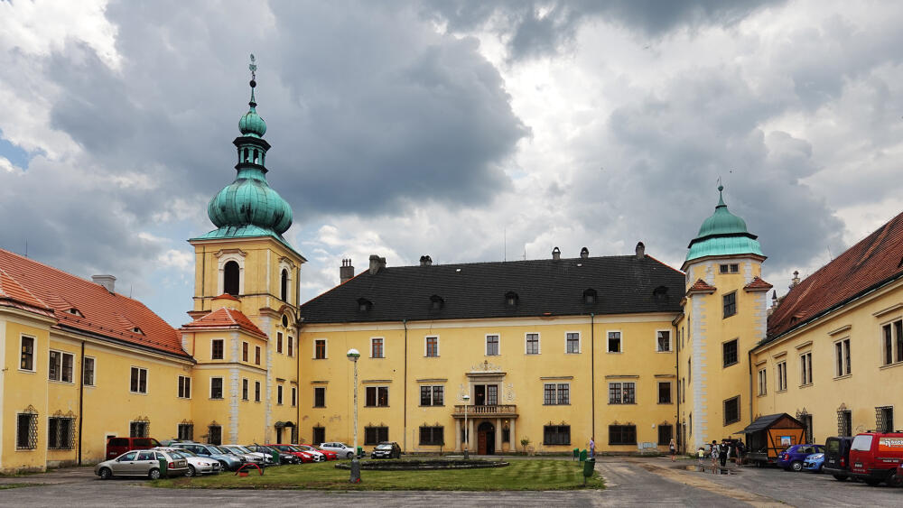 Stále je na čem pracovat, v dohledné době přijde na řadu fontána a vydláždění nádvoří.