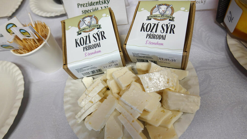 KOZÍ SÝR PŘÍRODNÍ s česnekem, Farma pod Ještědem s.r.o.