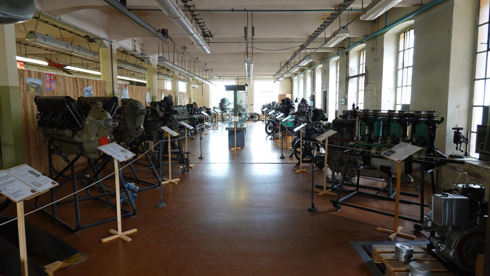 Muzeum sídlící ve dvou patrech bývalé přádelny má opravdu dost prostoru na vystavení i těch velkých exponátů.