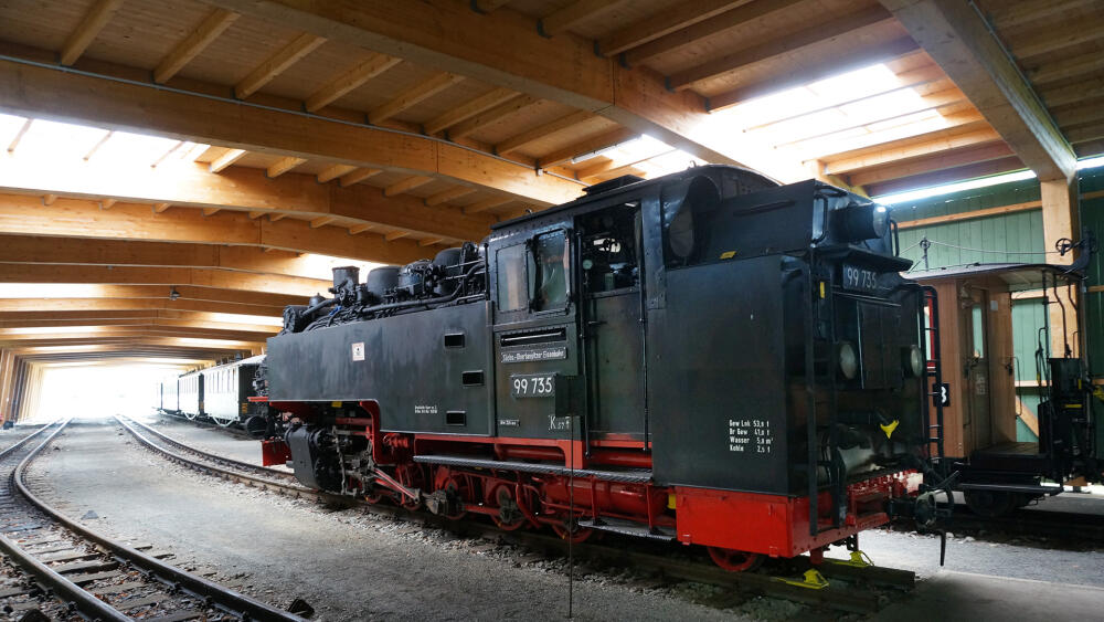 Moderní depo ukrývá perfektně udržované historické stroje, které svezou i vás.