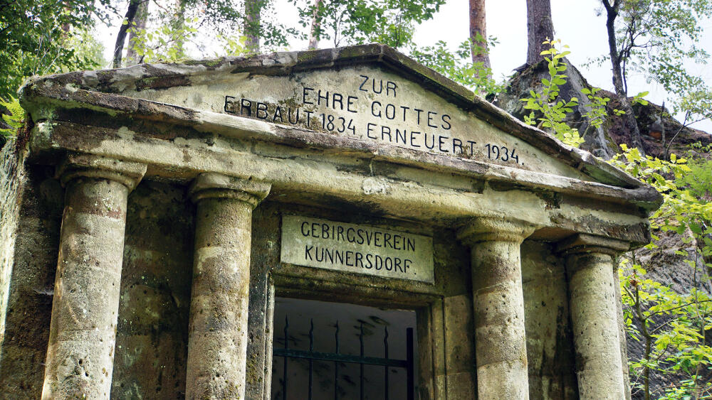 Skalní kaple - detail.