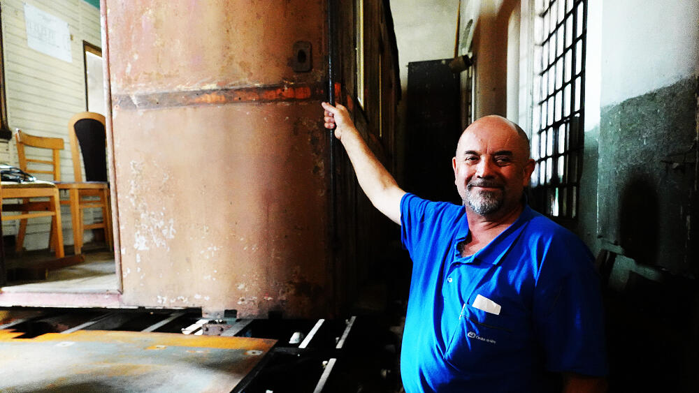 Ladislav Crha senior, strojvedoucí, kterému se povolání stalo životním koníčkem