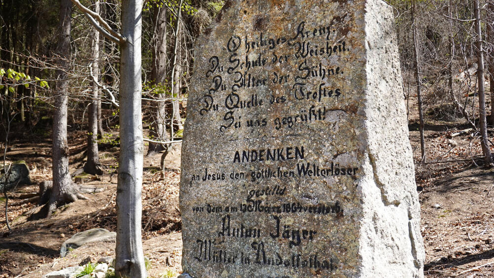Detail pomníku mlynáře Antonína Jägera z Rudolfova.