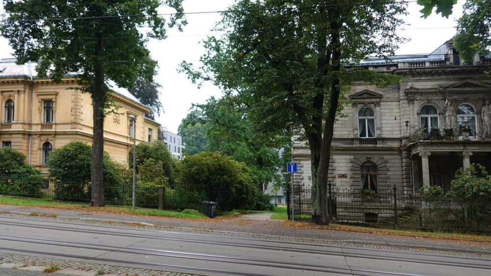 Z Masarykovy třídy nové viladomy nepůsobí rušivě. 