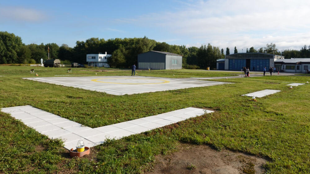 Zbrusu nový heliport na libereckém letišti.