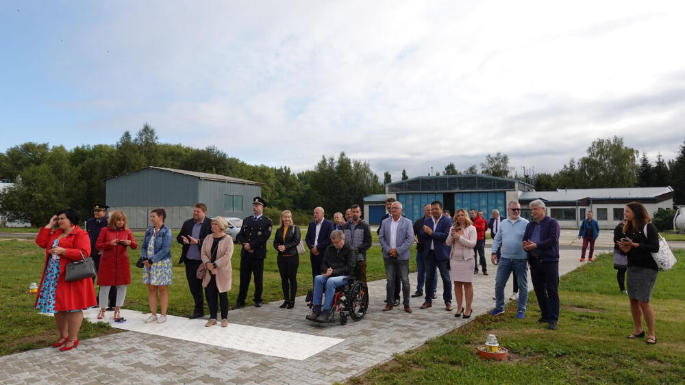 Nový heliport si přišlo prohlédnout mnoho významných hostů.