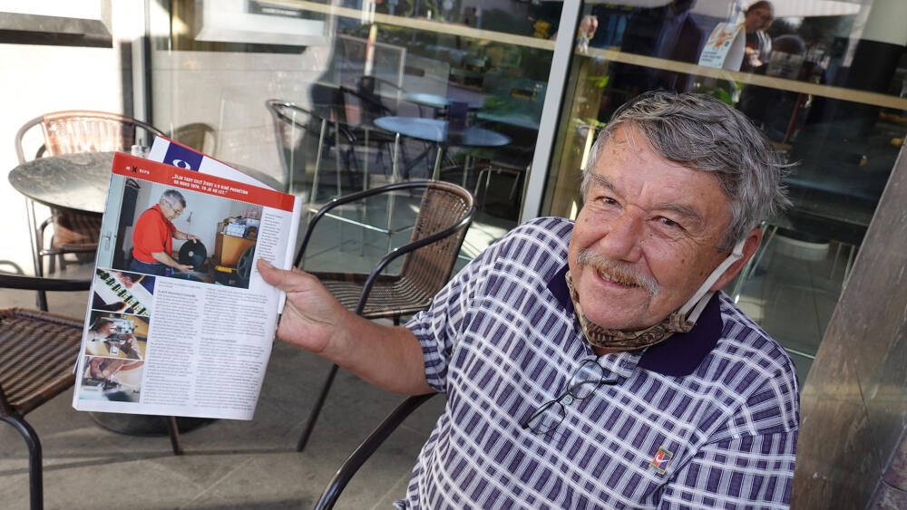 Vladimír Buchta, nestor Jitřenky o kterém píší i časopisy, v kině pracuje od roku 1970 a pamatuje časy, kdy profese promítače byla úplně jiná. O dnešku říká: „To už není promítání, to je spouštění. To odklapnete na počítači a dál tam vlastně nemusíte bejt.“