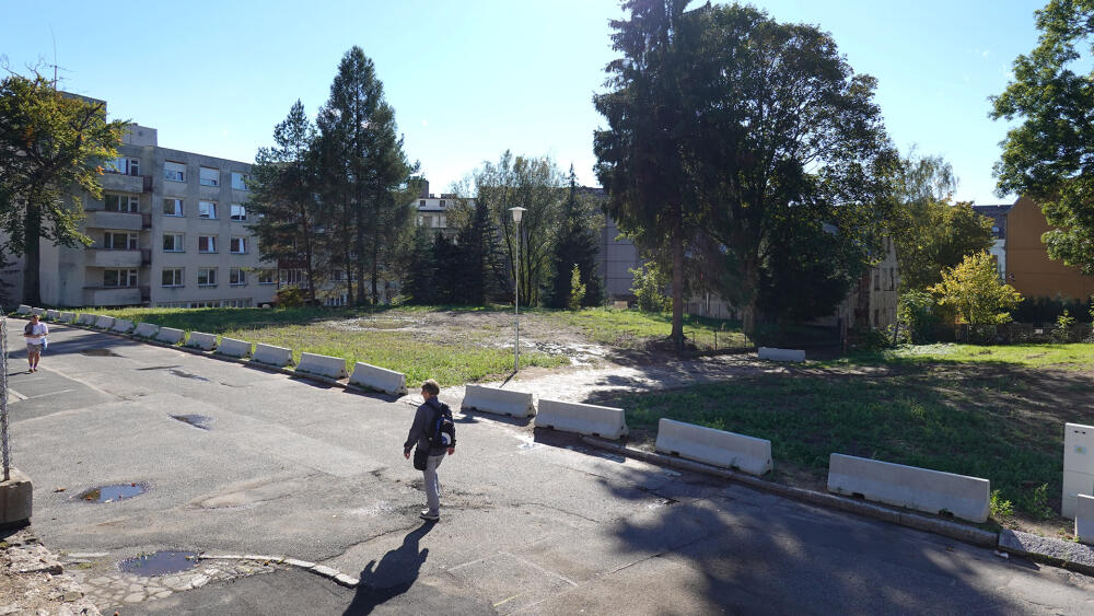 Tady vyroste trojpatrové parkoviště.