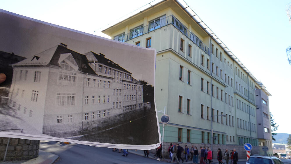 Pavilon pro matku a dítě z roku 1938 a jeho současná podoba po revitalizaci, kdy, mimo jiné, přibyla další dvě patra.