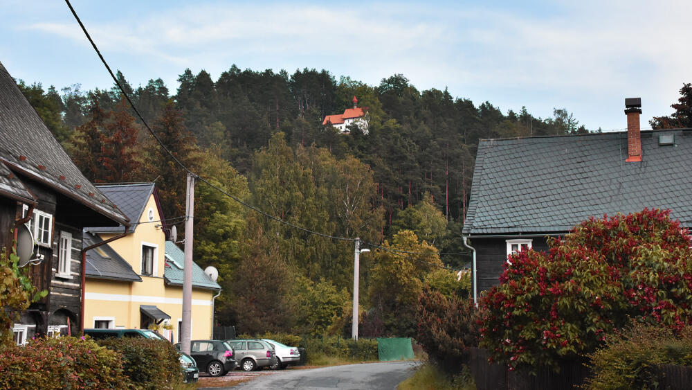Mařenice, kaple na kopci Kalvárie (445 m n. m.).