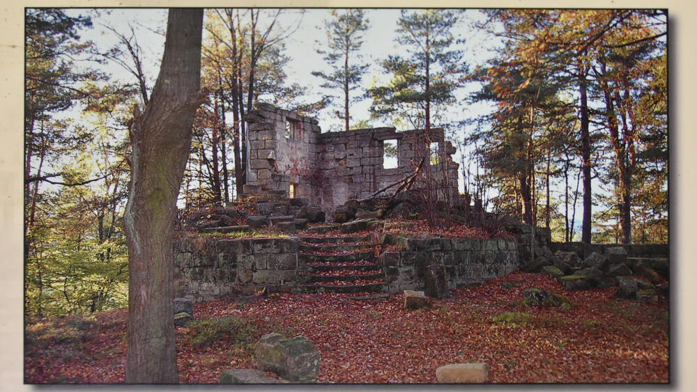 Před opravou zbývalo z kaple jen torzo. (Reprofoto z infopanelu.)