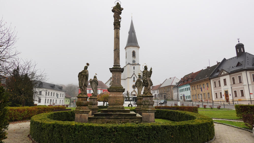 Osečná, Svatovítské náměstí.