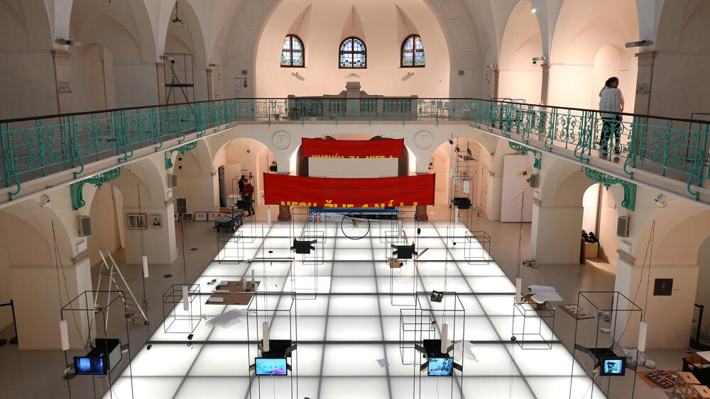 Ač jde původně o městské lázně, mají architekturu baziliky včetně apsid a celé řady postranních "kaplí".