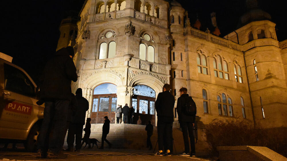 On-line otevření přihlíželi naživo jen pozvaní novináři a náhodní kolemjdoucí.