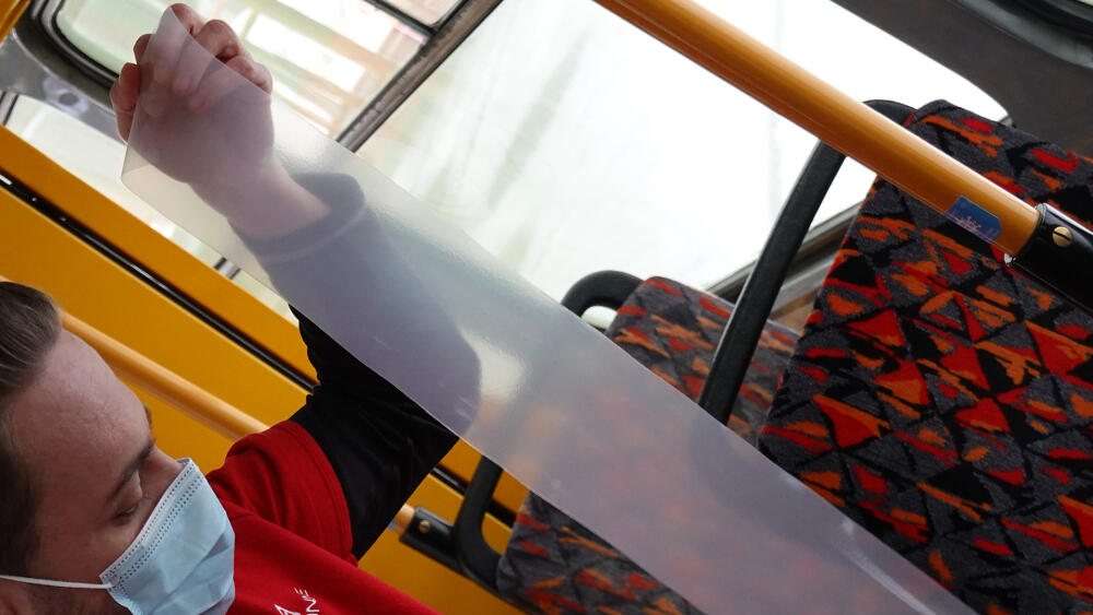 Fólie Coversafe je již před aplikací téměř čirá a po nalepení se stává prakticky neviditelnou.