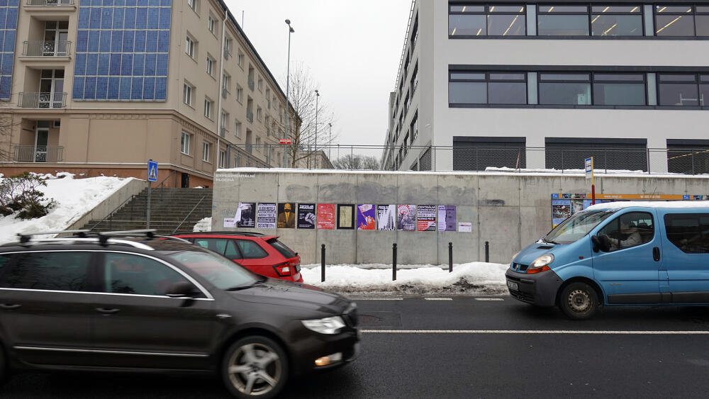 Liberec, Husova ulice, autobusová zastávka TUL.