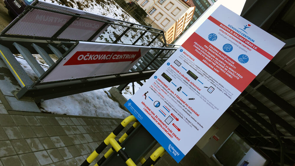 Jasně čitelné instrukce vás spolehlivě navedou. Pozor, choďte na čas, lepší je přijít o chvíli později než o půl hodiny dříve!