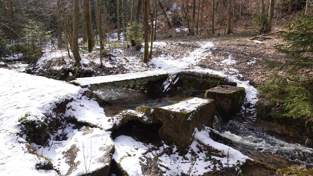 Přechod přes Luční potok (MAPA 2, bod 4).