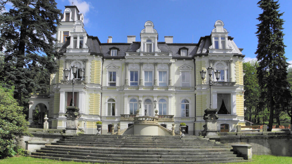 Vila Ottomara von Klingera o sto let později v roce 2010. Fakticky vzato to je jediná reprezentativní stavba, která se z továrního areálu zachovala (foto: Peter M. Wöllner, Wiki Commons).