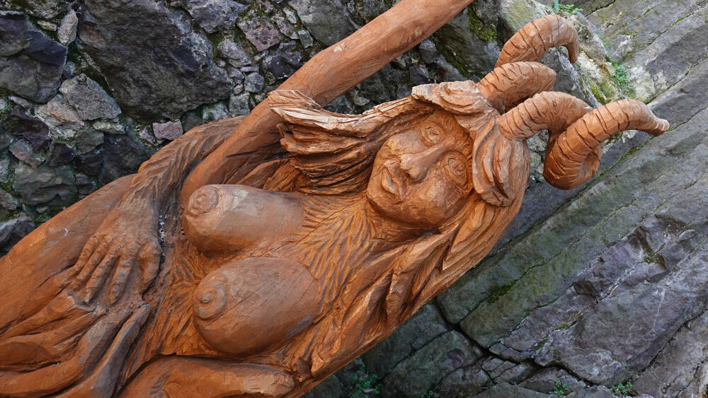 V heřmanickém pekle o hříšníky pečují čertice, nebo že by pohanské bohyně?