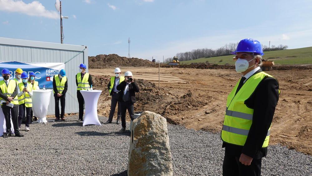 Zodpovědnost za úspěšný start výroby ve Frýdlantu nese Luboš Pfohl, který více než 30 let úspěšně řídil pobočku v Liberci.