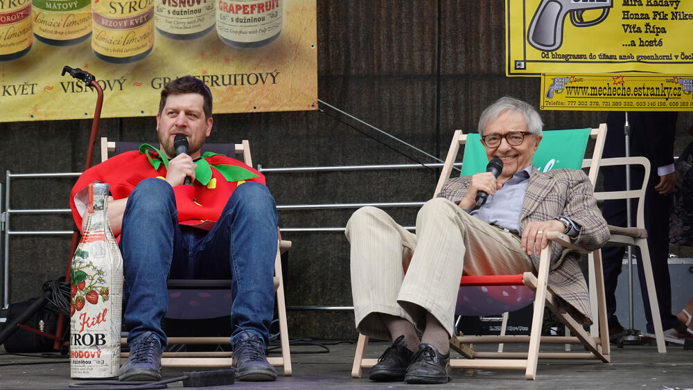 Miloň Čepelka a Martin Kadlec (vlevo), skvělý moderátor celého programu.