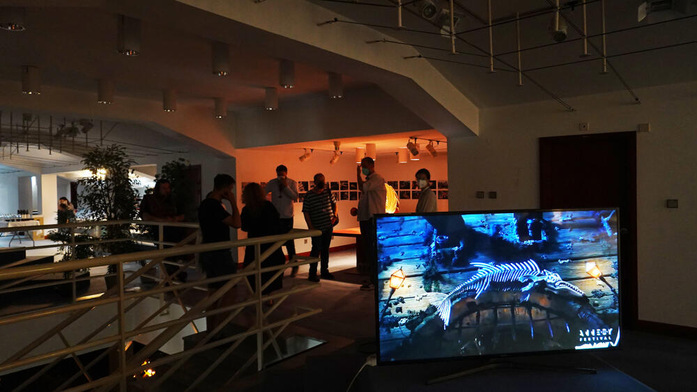 Součástí výstavy, příznačně nazvané Myši patří do zámku, je i projekce filmu o filmu Myši patří do nebe.