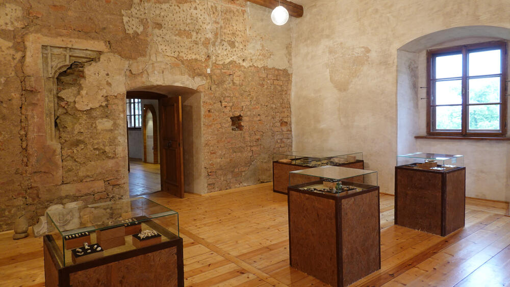 Pohled do archeologické expozice.
