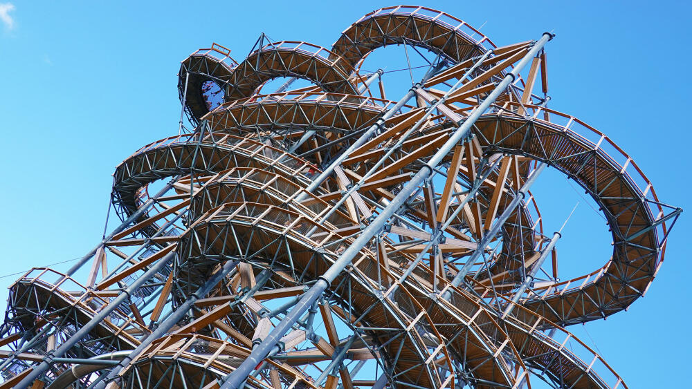 Pohled zvenčí na Sky Walk přímo láká provětrat peněženku.
