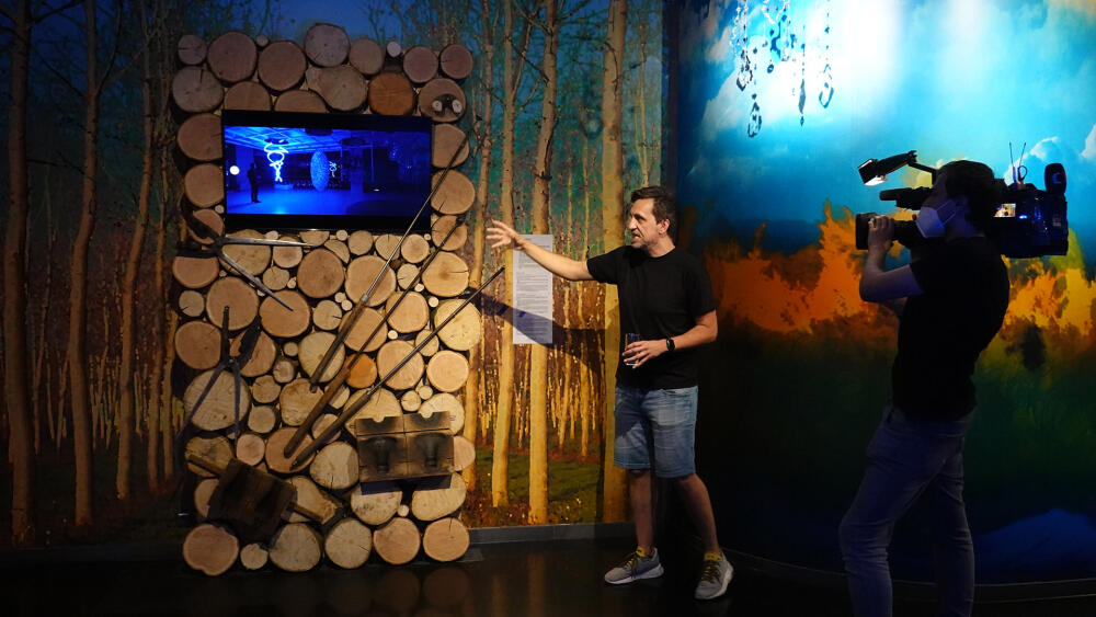 Třetí zastavení Křišťálové stezky hostí expozice Živly, protože na výrobě skla se podílejí prakticky všechny čtyři živly.